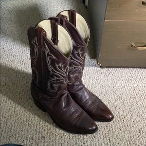 Got these from a family friend and they don’t fit.